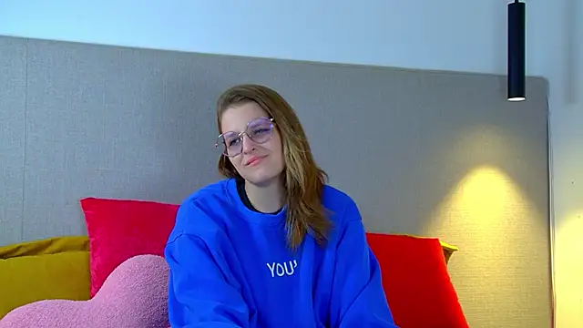 Snapshot of AlexaAvery chatting on 06.14.26 AlexaAvery online show from 06.14.26
