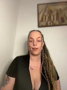 WaitingLucia online show from 05.17.26