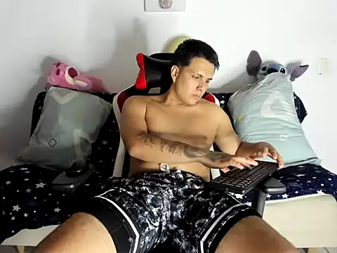 Snapshot of alexerdiego chatting on 06.18.26 alexerdiego online show from 06.18.26