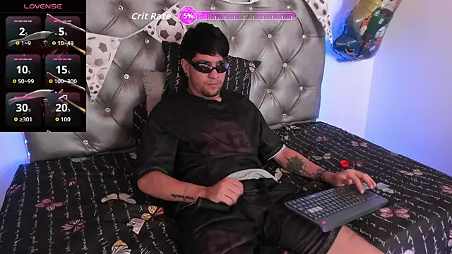 Snapshot of StefanoBigCock chatting on 06.25.26 StefanoBigCock online show from 06.25.26