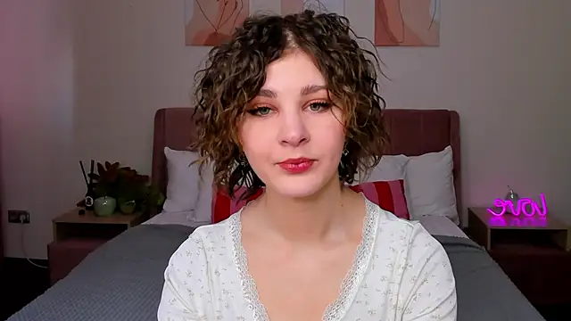 Snapshot of Kira__Fluffy chatting on 05.25.26 Kira Fluffy online show from 05.25.26