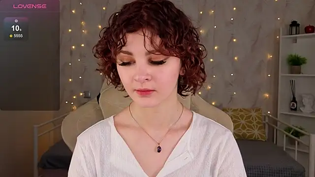 Snapshot of Kira__Fluffy chatting on 06.14.26 Kira Fluffy online show from 06.14.26