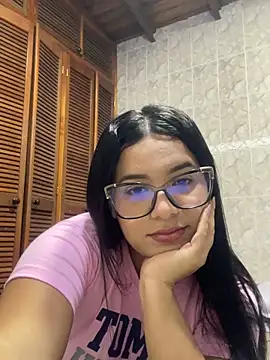 Snapshot of sara_alejandra chatting on 05.15.26 sara alejandra online show from 05.15.26