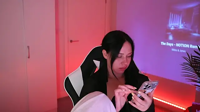 Snapshot of mmirraaa chatting on 05.19.26 mmirraaa online show from 05.19.26