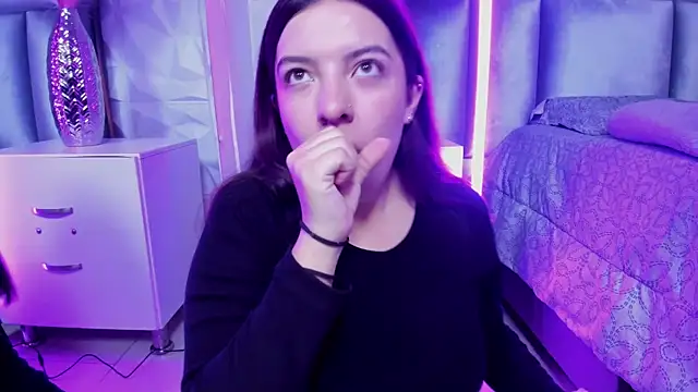 Snapshot of Sara_Deen chatting on 06.18.26 Sara Deen online show from 06.18.26