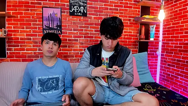 Snapshot of Hoot_boyss_ chatting on 06.16.26 Hoot boyss online show from 06.16.26