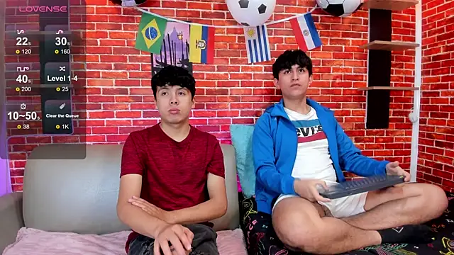Snapshot of Hoot_boyss_ chatting on 06.26.26 Hoot boyss online show from 06.26.26