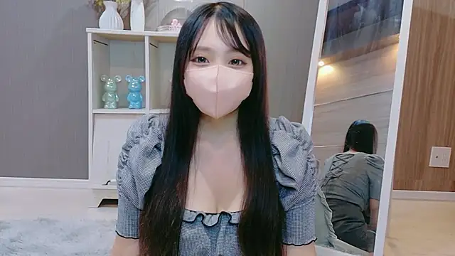 Snapshot of Runa-nn chatting on 06.18.26 Runa-nn online show from 06.18.26