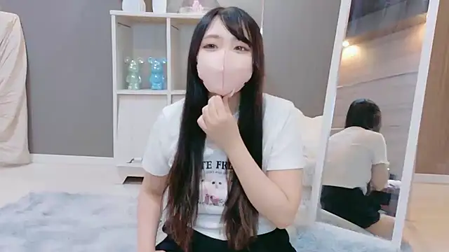 Snapshot of Runa-nn chatting on 06.19.26 Runa-nn online show from 06.19.26