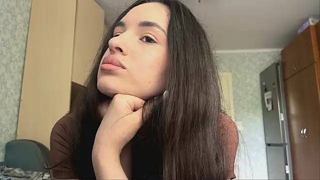 Snapshot of CarolineRu chatting on 05.19.26 CarolineRu online show from 05.19.26