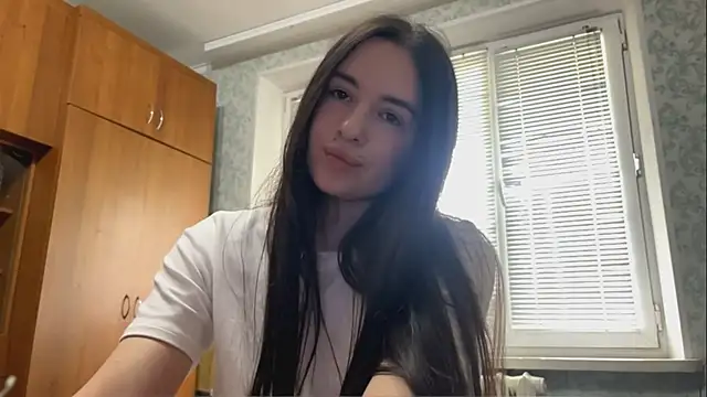 Snapshot of CarolineRu chatting on 05.25.26 CarolineRu online show from 05.25.26