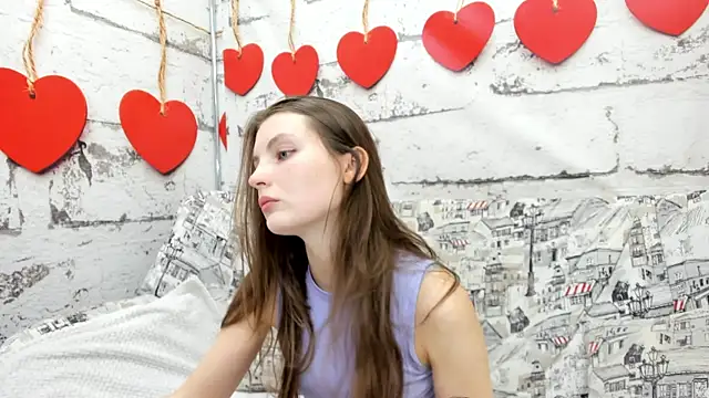 Snapshot of Shyly__Lisa chatting on 06.26.26 Shyly Lisa online show from 06.26.26