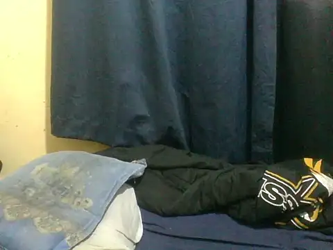 Snapshot of naughty-slender chatting on 06.16.26 naughty-slender online show from 06.16.26