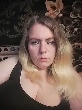 Snapshot of L-AN-A chatting on 05.18.26 L-AN-A online show from 05.18.26