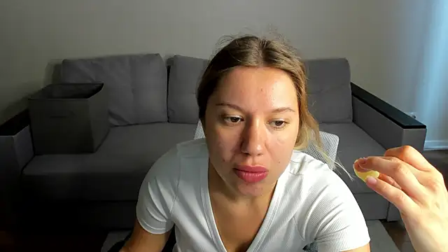 Snapshot of Shakira_Lux chatting on 06.16.26 Shakira Lux online show from 06.16.26