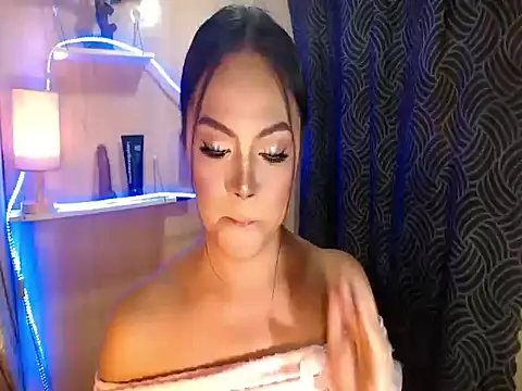 Snapshot of AmberMoorets chatting on 05.20.26 AmberMoorets online show from 05.20.26