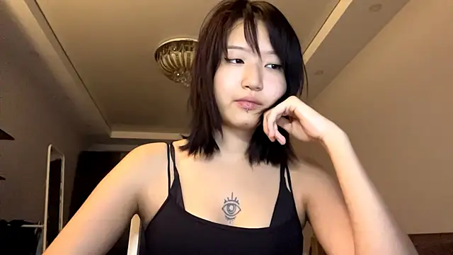 Snapshot of neonami chatting on 07.13.26 neonami online show from 07.13.26