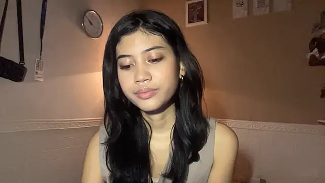 Snapshot of AllisonLundrigan chatting on 05.18.26 AllisonLundrigan online show from 05.18.26