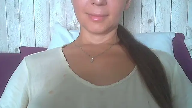 Snapshot of Bella--White chatting on 07.04.26 Bella--White online show from 07.04.26