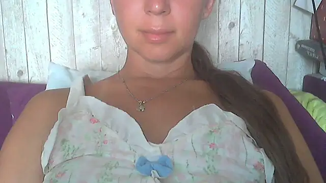 Snapshot of Bella--White chatting on 07.12.26 Bella--White online show from 07.12.26