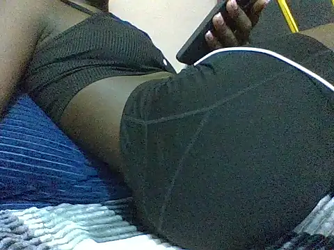 Snapshot of Curvyqueeh chatting on 06.25.26 Curvyqueeh online show from 06.25.26