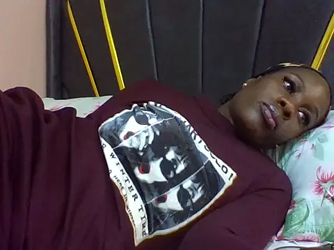 Snapshot of Curvyqueeh chatting on 07.01.26 Curvyqueeh online show from 07.01.26