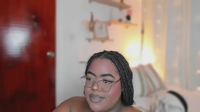 Snapshot of Ayanaa_Ebony_ chatting on 05.19.26 Ayanaa Ebony online show from 05.19.26