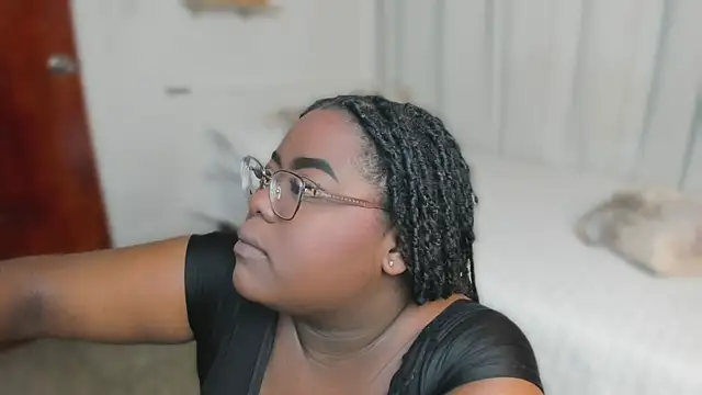 Snapshot of Ayanaa_Ebony_ chatting on 06.11.26 Ayanaa Ebony online show from 06.11.26