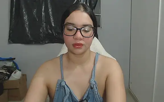 Snapshot of karen_golden1 chatting on 06.25.26 karen golden1 online show from 06.25.26