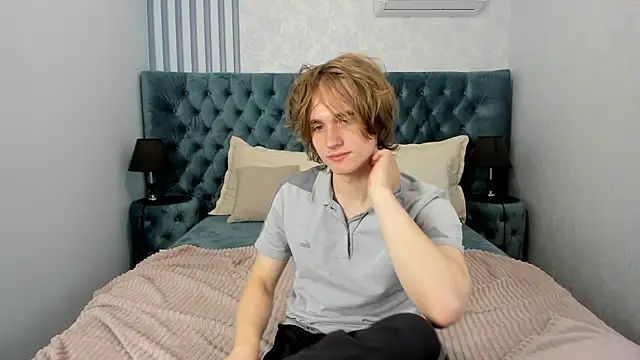 Snapshot of FinnBev chatting on 05.30.26 FinnBev online show from 05.30.26