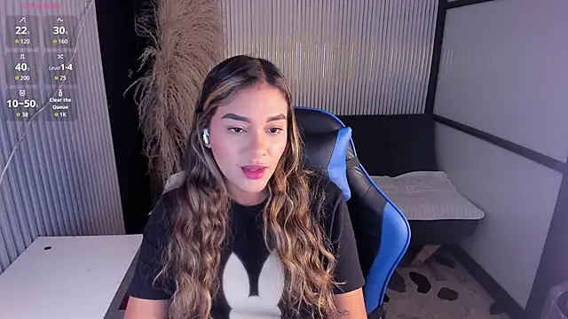Snapshot of SophieWatson_ chatting on 06.22.26 SophieWatson online show from 06.22.26