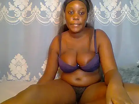 Snapshot of Prettydarkskin002 chatting on 07.19.26 Prettydarkskin002 online show from 07.19.26