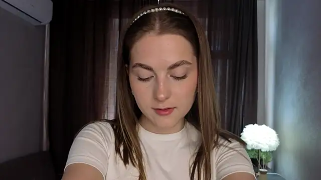 Snapshot of CarolannMirjah chatting on 05.28.26 CarolannMirjah online show from 05.28.26