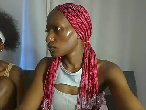 Snapshot of SleekCandy_petites chatting on 07.04.26 SleekCandy petites online show from 07.04.26