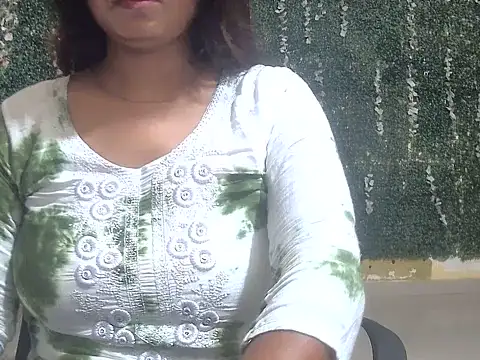 Snapshot of shallykaur chatting on 06.04.26 shallykaur online show from 06.04.26