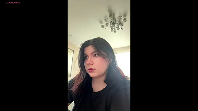 Snapshot of linaligurt chatting on 05.17.26 linaligurt online show from 05.17.26