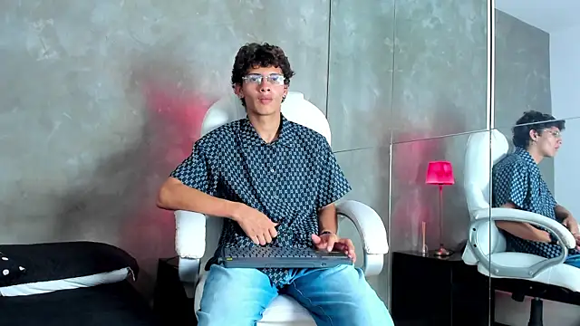 Snapshot of Ethan_todd chatting on 05.19.26 Ethan todd online show from 05.19.26