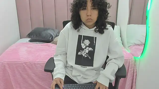 Snapshot of AkiraHayamii chatting on 06.20.26 AkiraHayamii online show from 06.20.26