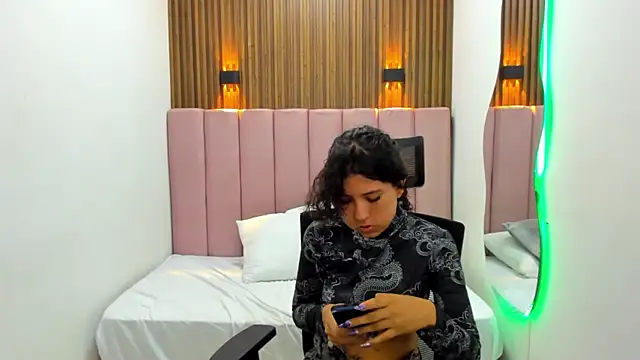 Snapshot of AkiraHayamii chatting on 06.28.26 AkiraHayamii online show from 06.28.26