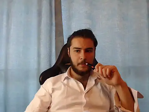 Snapshot of MajesticGOLD chatting on 05.19.26 MajesticGOLD online show from 05.19.26