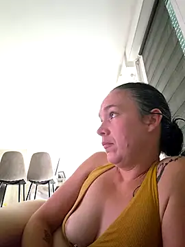 Snapshot of adelinegirly chatting on 06.18.26 adelinegirly online show from 06.18.26