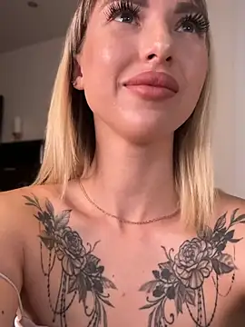 Snapshot of TeaseBabeXXX chatting on 06.22.26 TeaseBabeXXX online show from 06.22.26