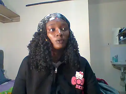 Snapshot of Sexyie_becky chatting on 05.19.26 Sexyie becky online show from 05.19.26