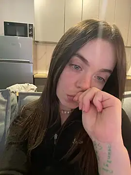 summerDESIRE online show from 05.17.26