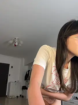 Snapshot of Lina_cuteee chatting on 05.21.26 Lina cuteee online show from 05.21.26