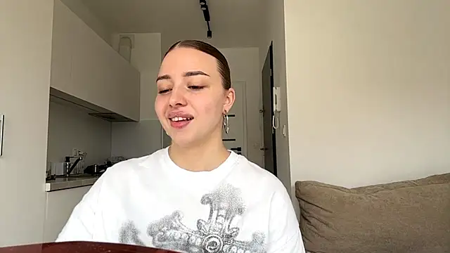 Snapshot of BrandiEngberg chatting on 05.18.26 BrandiEngberg online show from 05.18.26