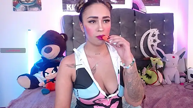 Snapshot of lunabritton chatting on 07.18.26 lunabritton online show from 07.18.26