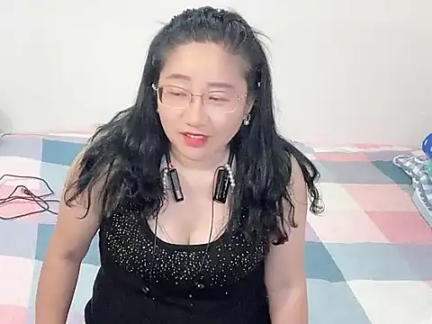 Snapshot of Sophie-998 chatting on 05.18.26 Sophie-998 online show from 05.18.26
