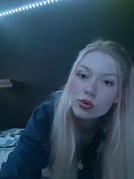 Snapshot of Venin-rose chatting on 05.18.26 Venin-rose online show from 05.18.26