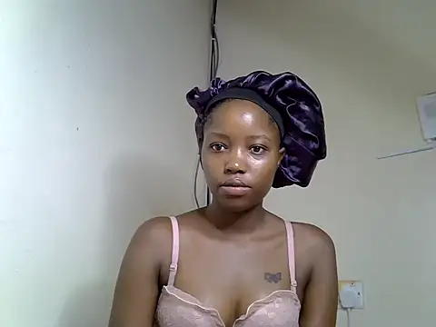 Snapshot of Pretty_kitty48 chatting on 06.18.26 Pretty kitty48 online show from 06.18.26